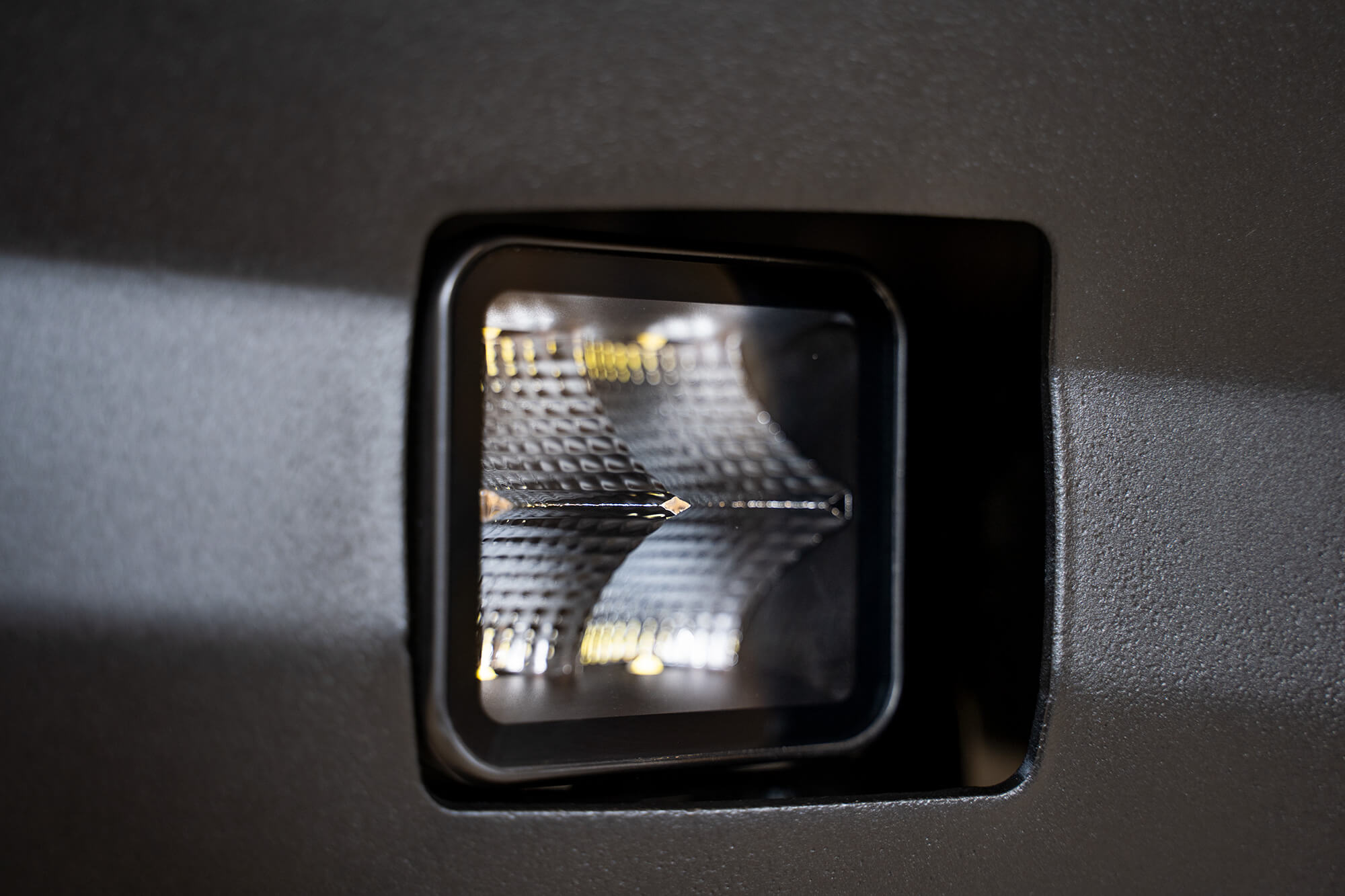 DV8 Offroad 3 In. LED CUBE LIGHT - BE3EW40W