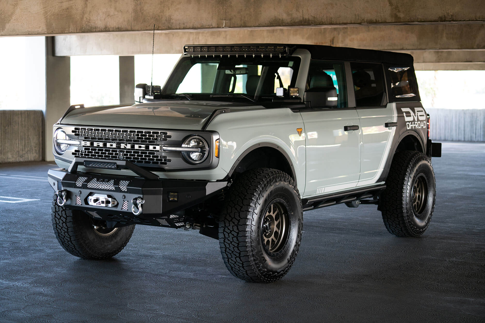 BULL BAR WITH LED LIGHT BAR MOUNT
