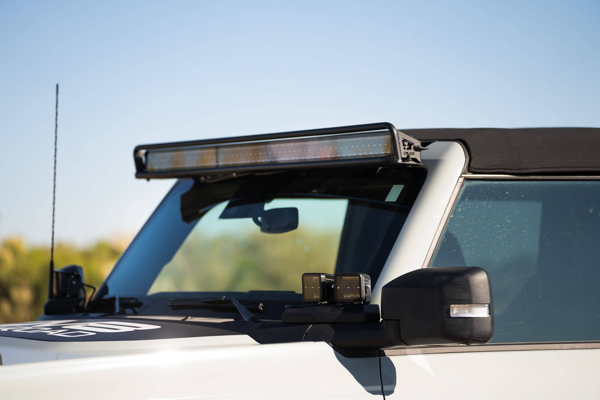 2021-22 Ford Bronco - 52-Inch Straight LED Light Bar Mount